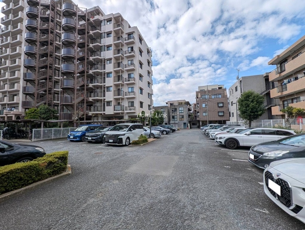 モアクレスト西台　東側 駐車場